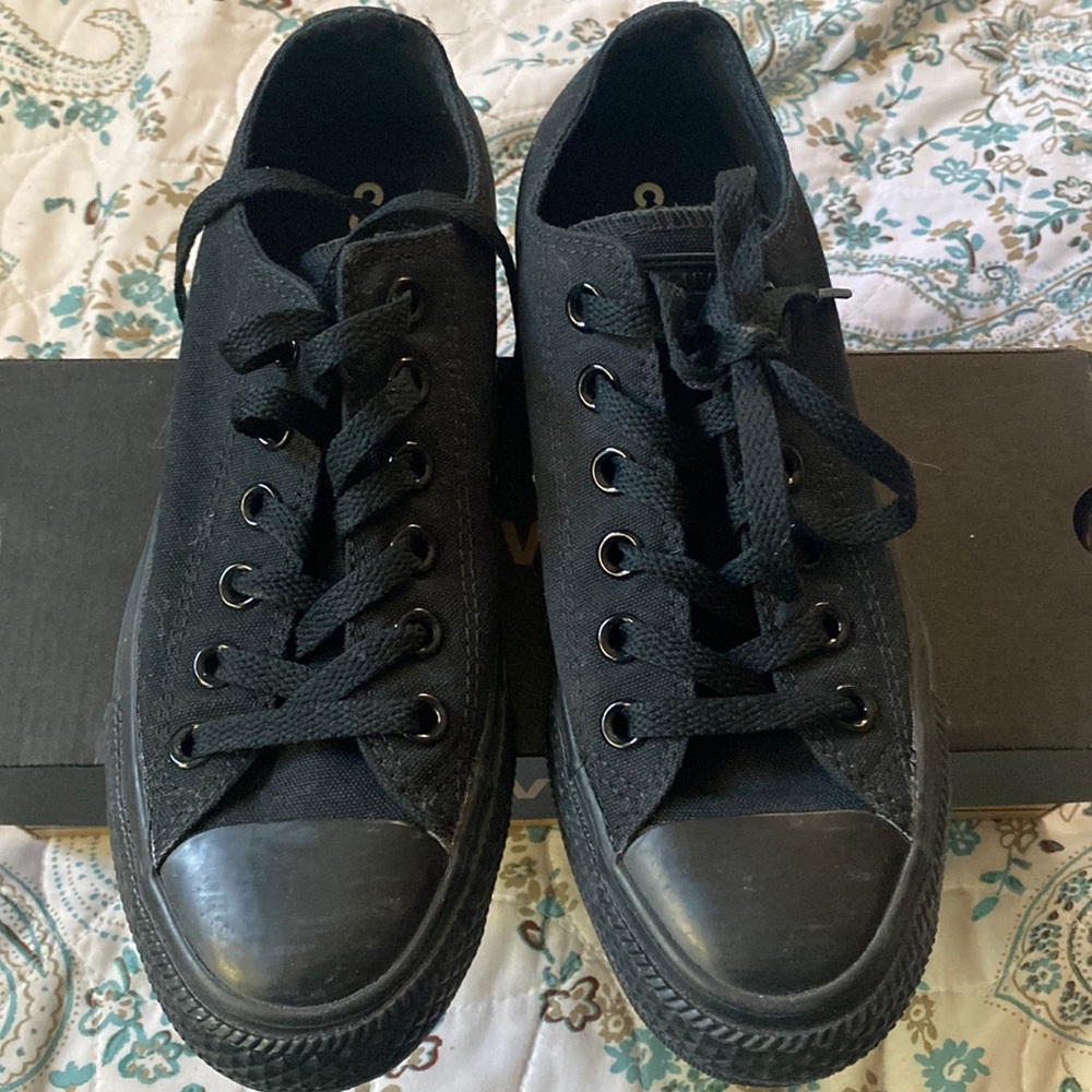 black chromosome low top chucks